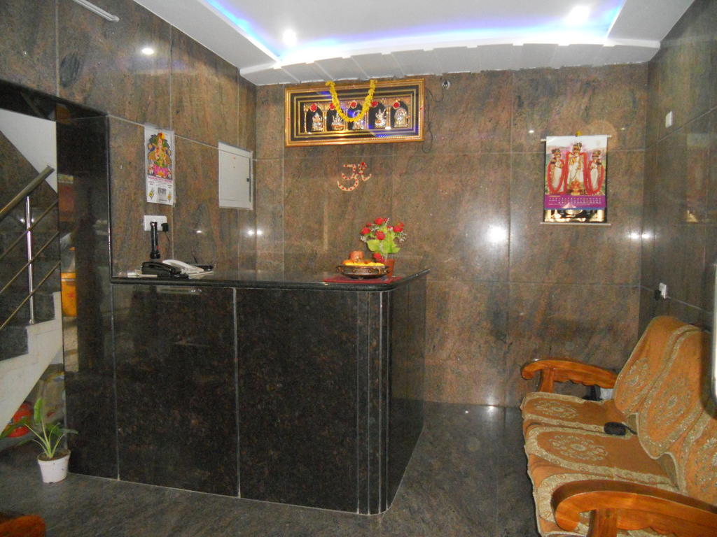 טירופאטי Hotel Sahasra Residency מראה חיצוני תמונה